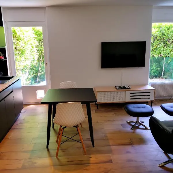 Studio moderne,parking,piscine,tennis,terrasse., khách sạn ở Aix-les-Bains
