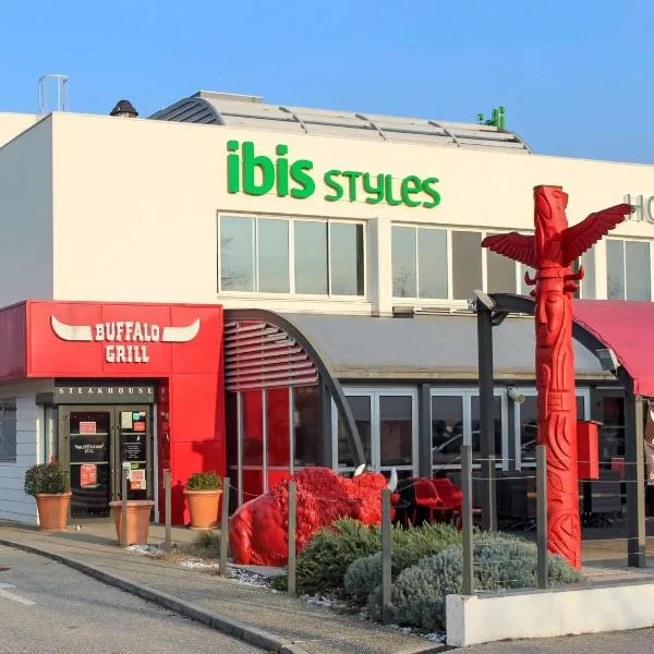 Ibis Styles Crolles Grenoble A41, hotel in Saint Bernard du Touvet