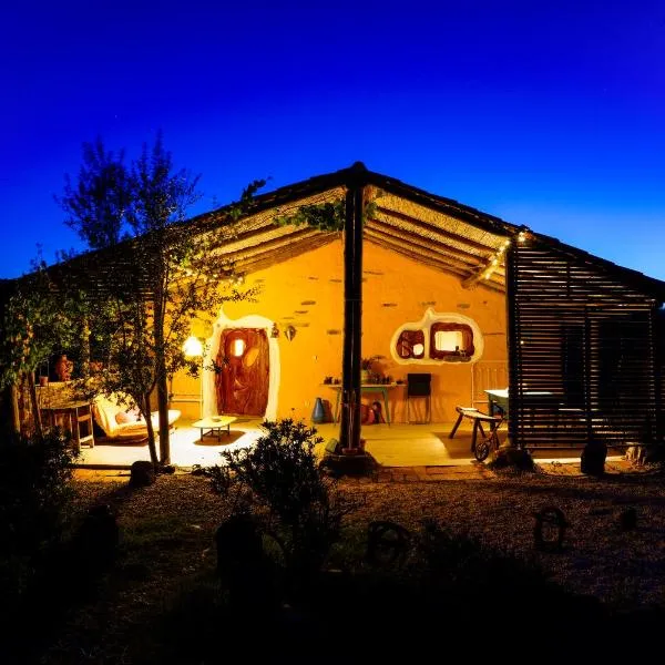 The Hobbit House - Montes da Ronha, hotel v destinaci Odemira