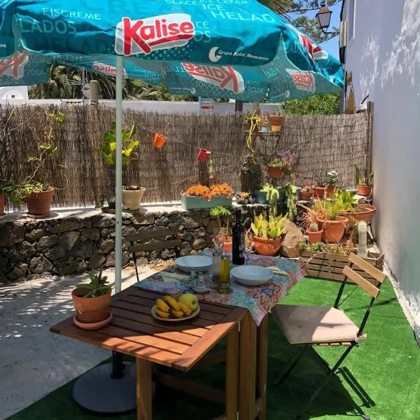 CASA TAMARA APalmera BDátil, hotel in Haría