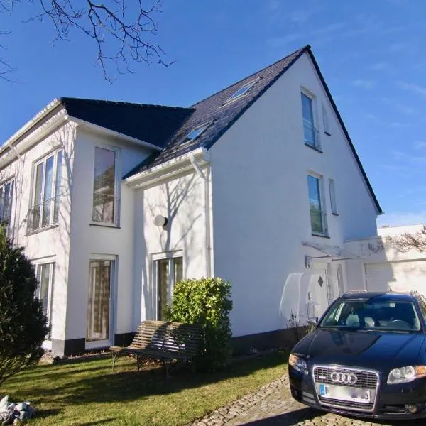 Haus Annelie FEWO 3 EG/OG, hotel v destinaci Dranske