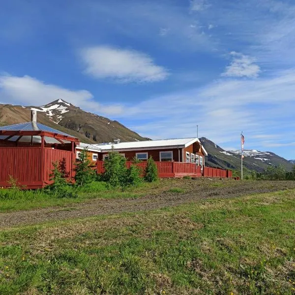 Engimyri Lodge, готель у місті Saurbær