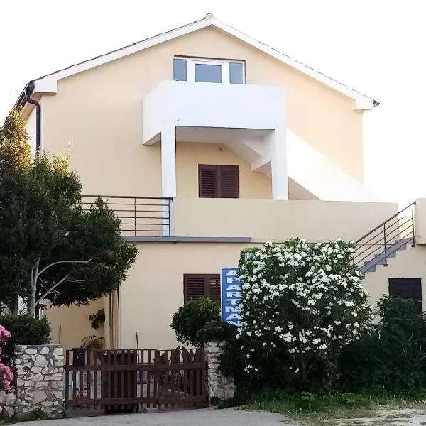 Apartments Božito, hotel v destinaci Nin