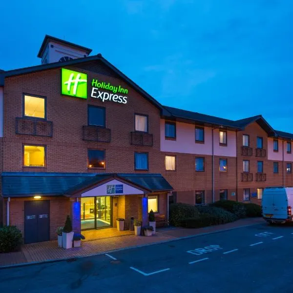 Holiday Inn Express Swansea East, an IHG Hotel, hotel in Swansea