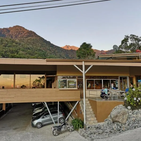 Hotel Uran, hotel v destinaci Rivas