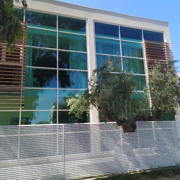 Otium casa vacanze-servizio spiaggia incluso a 250 mt, hotel v destinaci Giulianova