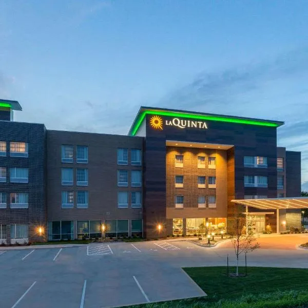 La Quinta by Wyndham Altoona Des Moines, хотел в Алтуна