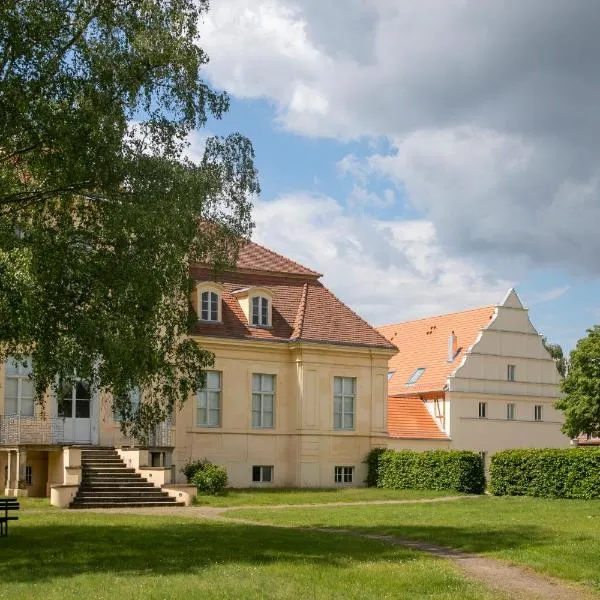 Gästehaus Reckahn der Rochow Akademie, hotel in Rogäsen