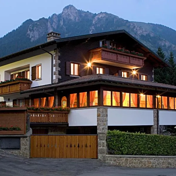 카스티오네 델라 프레솔라나에 위치한 호텔 Max Meublè