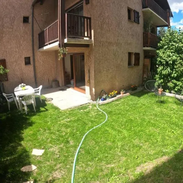 Briançon, Appartement avec jardin et terrasse.、ブリアンソンのホテル