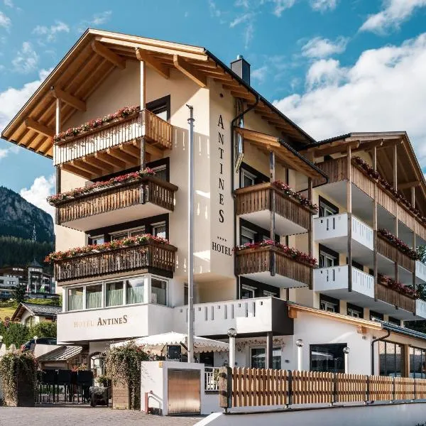 ホテル アンティネス（Hotel Antines）、ラ・ヴィッラのホテル