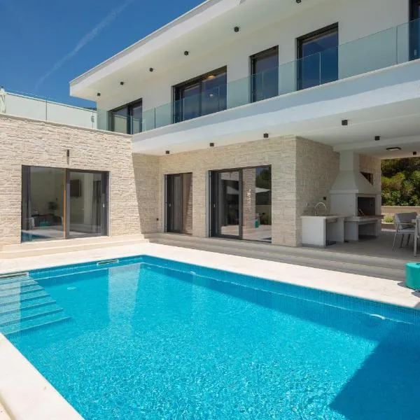 Vodice में, होटल VILLA DM
