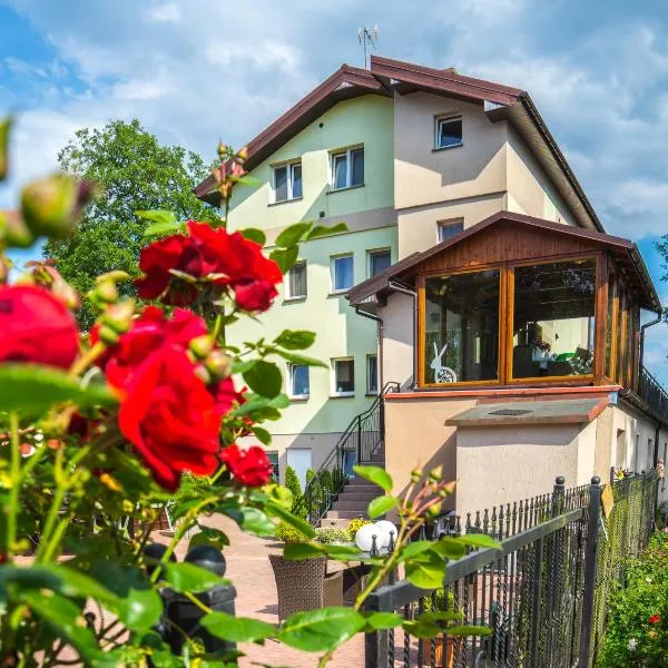 Zacisze Sosnowe, hotel en Łazy