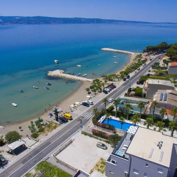 Apartments & luxury penthouse Duće Omiš, hotel v destinácii Duće