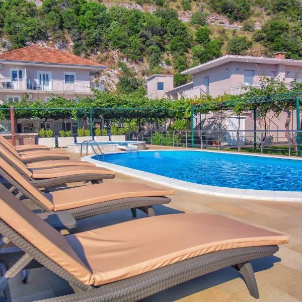 Apartments Obala - Katić, hotel v destinaci Herceg-Novi