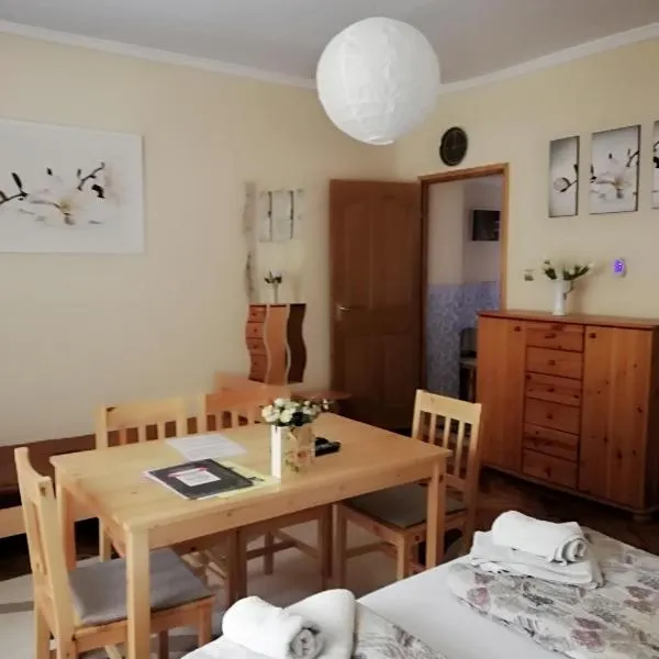 Csilla Apartman, готель у місті Мако