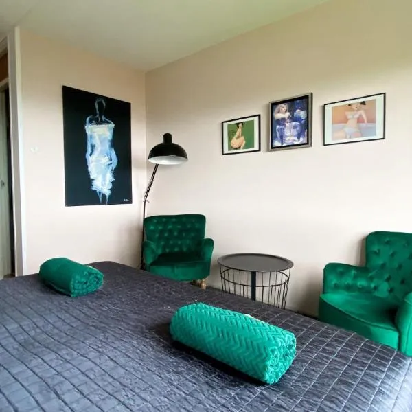 Sirena Guest House, hotel v destinaci Skarstein