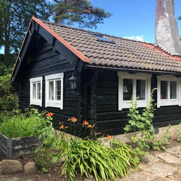 Havsnära 1700-tals Timmerstuga, hotel v destinaci Ängelholm