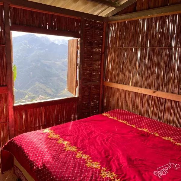 Indigenous homestay- Trek- Food- Bus, hotel v destinaci Mù Cang Chải