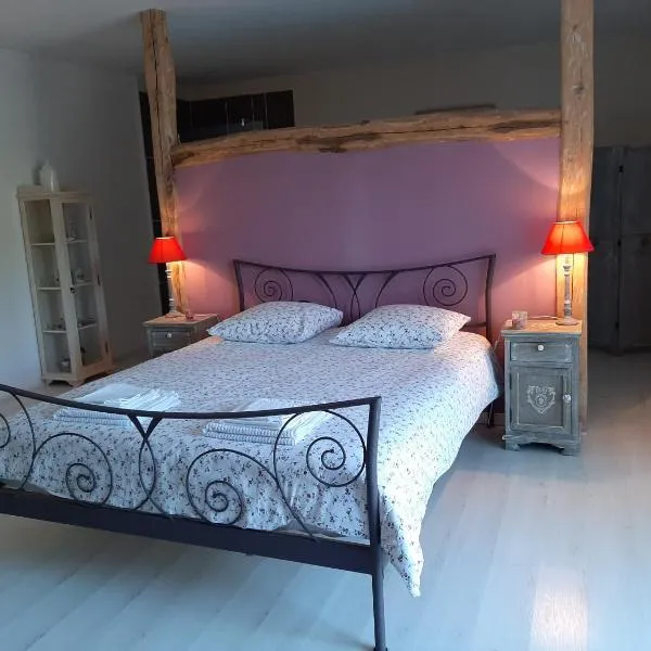 Au Cœur de Mauchat, pour une escapade romantique, hotel in Saint-Martin-de-Fressengeas