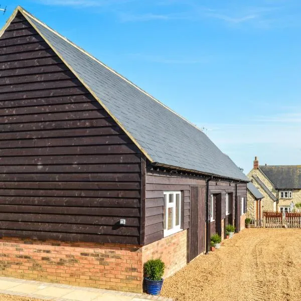 Bluebell Cottage at The Old Tractor Barn – hotel w mieście Brackley