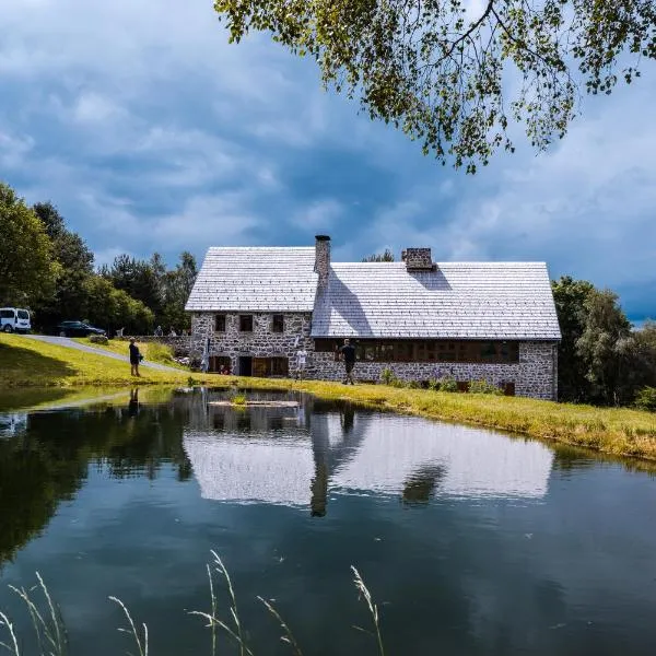 Le Jas du Mas, hotell sihtkohas Saint-Anthème