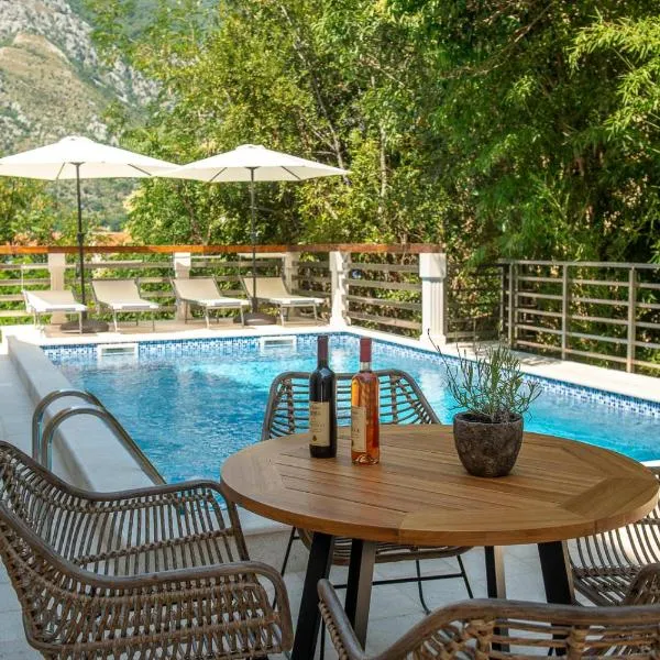 Square Point Apartments, hotel in Kotor