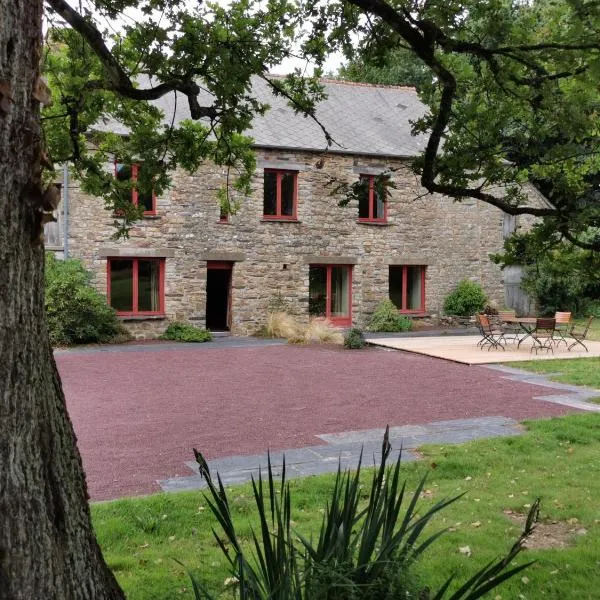 Ar Merglet - Grande longère authentique en Brocéliande, hotell i Maxent