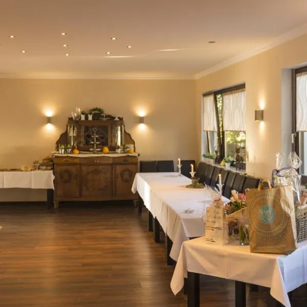 Hotel Restaurant Häsfeld, hotel v destinaci Überherrn