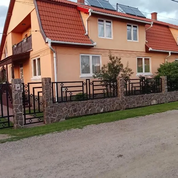 Timi Kulcsosház, hotel v destinaci Lăzarea