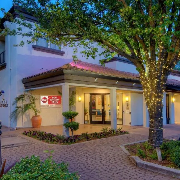 Best Western Plus Palm Court Hotel, hotel v destinaci Davis