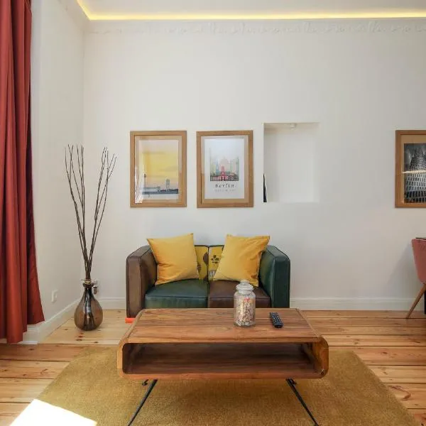 4 Personen Altbau Apartment nahe Kurfürstendamm - Romeo & Julia – hotel w Berlinie