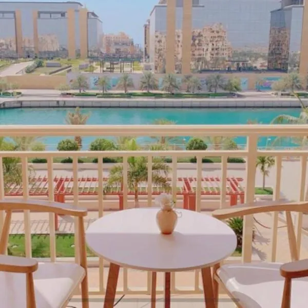 Bay la sun , Luxury apartment with nice view: King Abdullah Economic City şehrinde bir otel