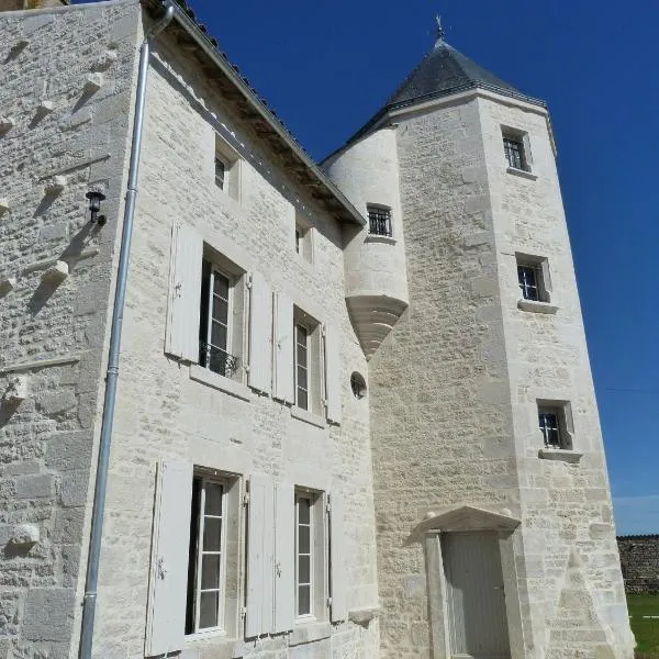 Logis de Pierre Levée, hotel in Benet