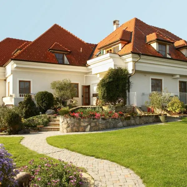 Landhaus Luka, hotel v destinaci Mörbisch am See