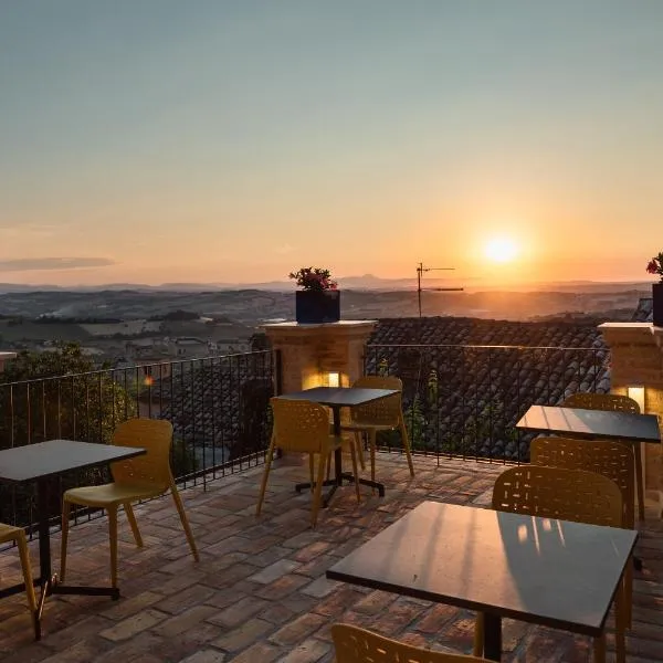 OGNISSANTI GuestHouse & Suites, hotel in Fermo