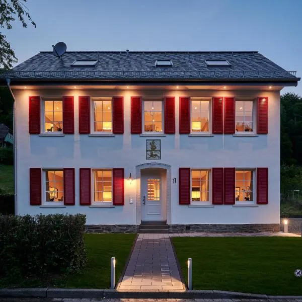 Herrenhaus Kallbach - 4 Sterne SUPERIOR โรงแรมในHürtgenwald