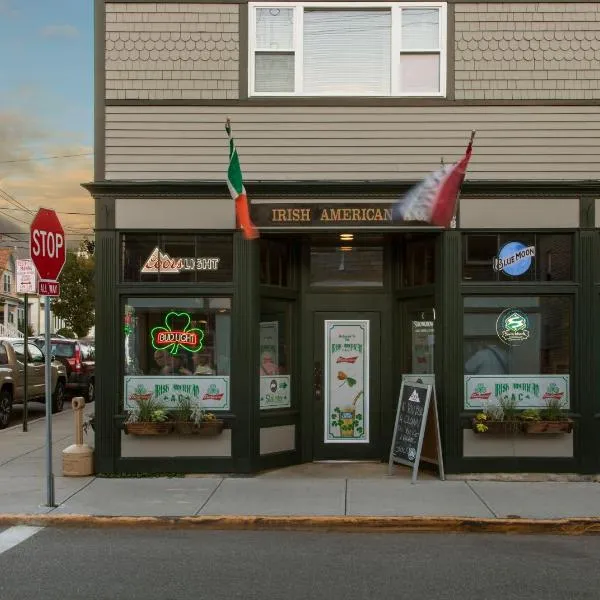 Irish American INN: Newport şehrinde bir otel