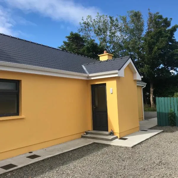 An Nead Beag only 2 miles from Louisburgh, hotel v destinaci Louisburgh