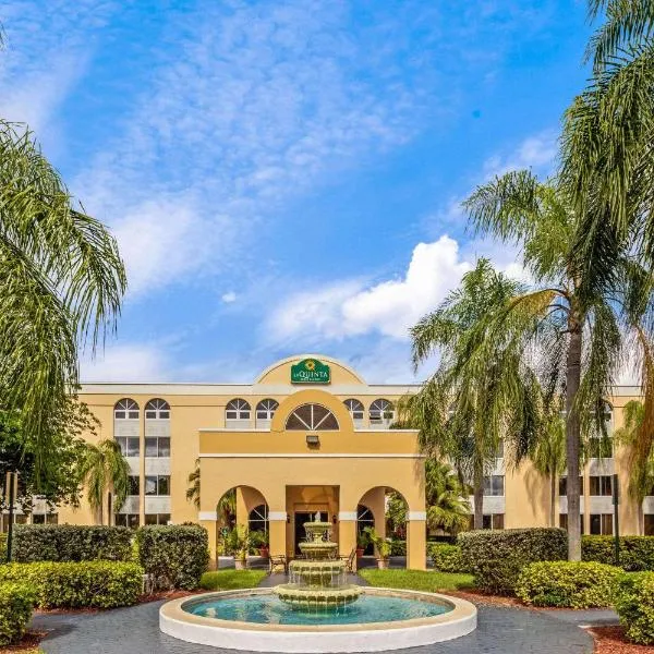 La Quinta by Wyndham Miami Lakes, отель в городе Майами-Лейкс