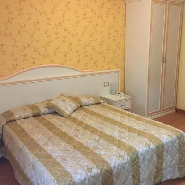 Albergo La Pineta, hotell i Cingoli