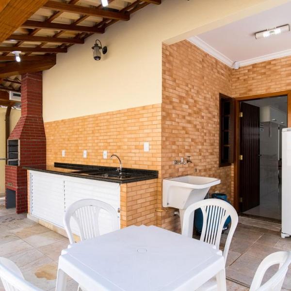 Casa ampla e arejada, com piscina e churrasqueira - 03 dormitórios - Foto 5