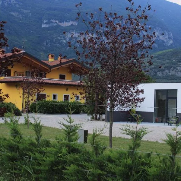 Agritur Arcosole B&B Camping, hotell i Arco