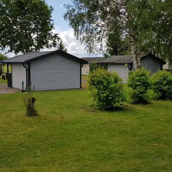 Backgårdens Stugby, hotel v destinaci Axvall