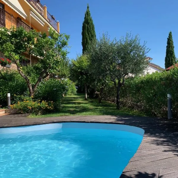 Villa Pineland, hotel em Borghetto Santo Spirito