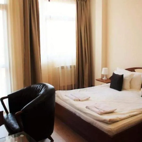 Хотел Флора private studio All seasons, ξενοδοχείο στο Μπόροβετς