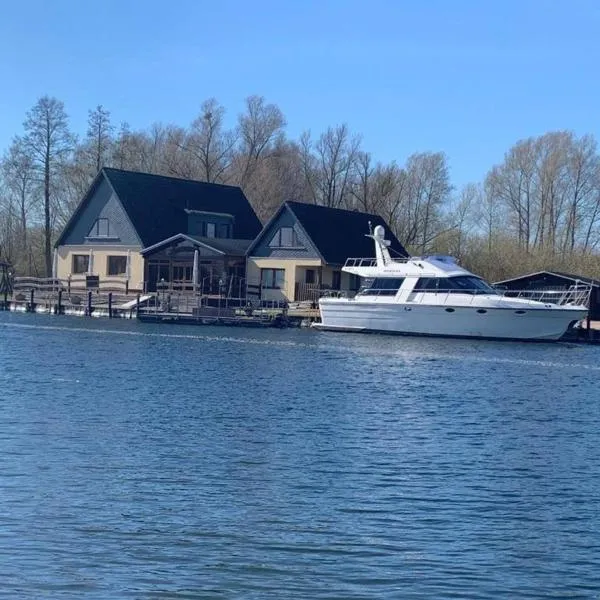 Ausflugsrestaurant & Pension Aalbude & Hausfloßvermietung 15 PS am Kummerower See-Verchen, hotel v destinaci Dargun