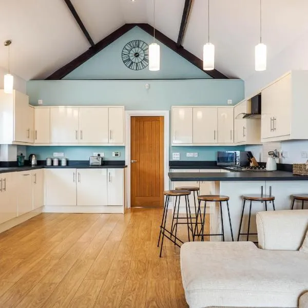The Beach House - Fully refurbed March 2024, hotel em Oystermouth