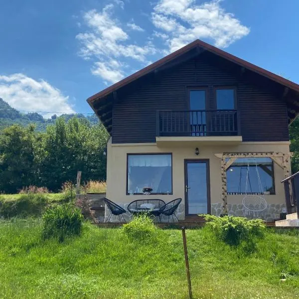 저르네슈티에 위치한 호텔 Căsuța Top House