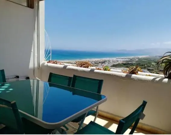 Bella Vista Cabo Negro-vue sur mer: Cabo Negro şehrinde bir otel